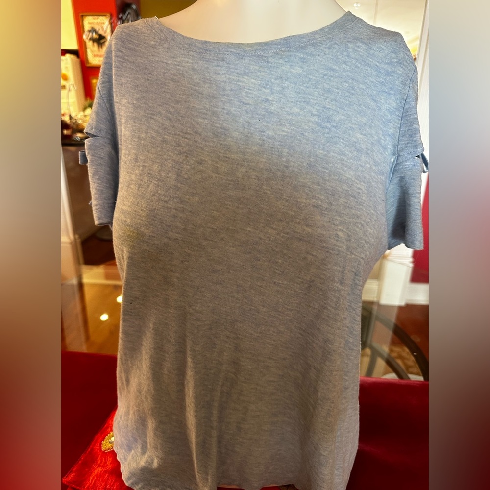 CeCe WOMEN SHORT SLEEVES WITH CUTE DETAILS T SHIRT SOFT BLUE SIZE S
